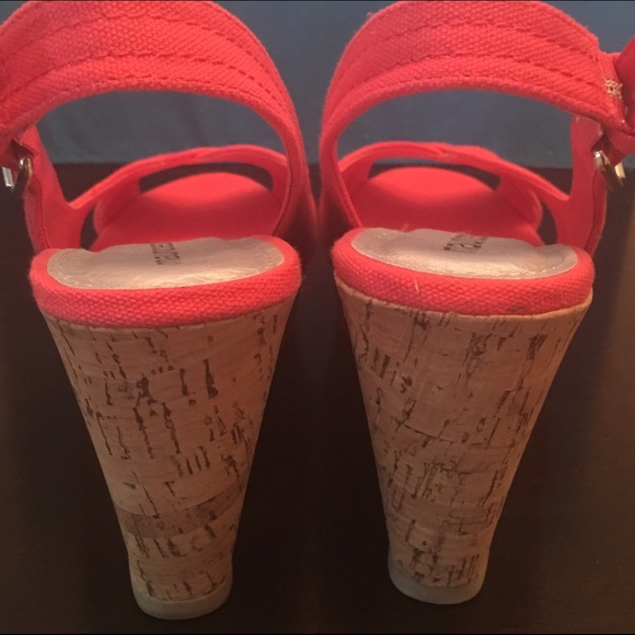 Coral wedges - Picture 2 of 4