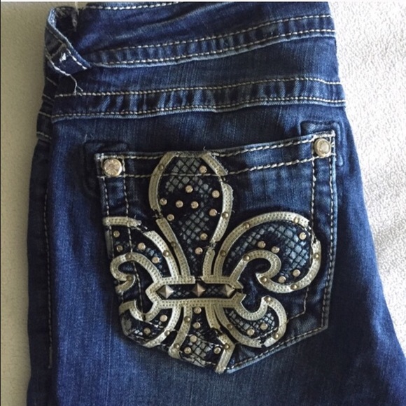 Miss me jeans. Very good condition. Frayed hem.