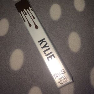 KYLIE LipKit Metal Matte LIPSTICK in REIGN