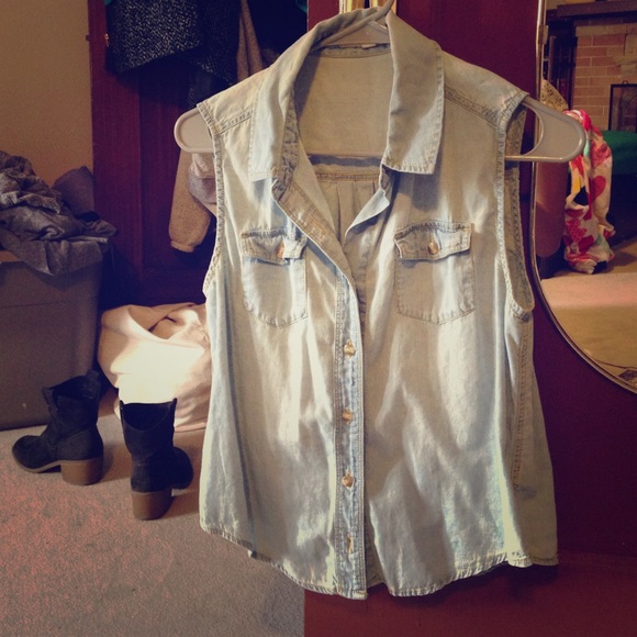 Sleeveless blouse