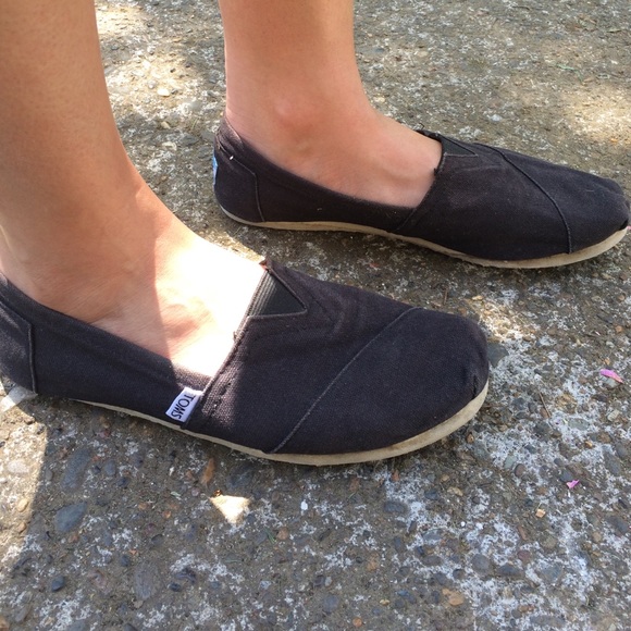 Black toms