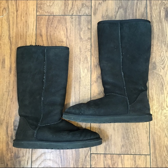 Black tall uggs