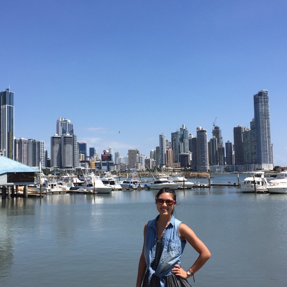 Meet your Posher, Jennifer - Picture 2 of 3