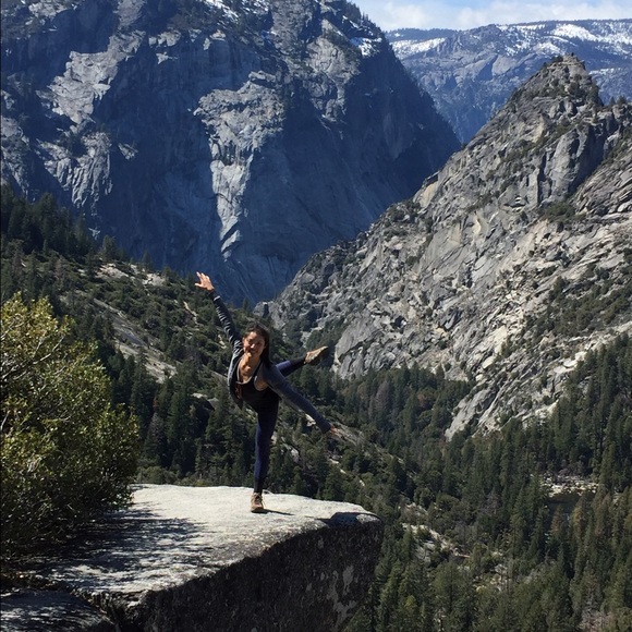 Meet your Posher, Jennifer - Picture 3 of 3