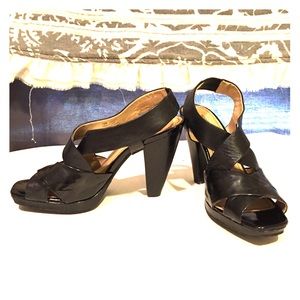 *Kenneth Cole Reaction* black heels  (7.5)