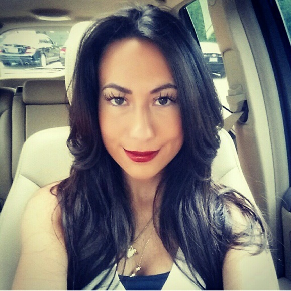 Meet your Posher, Stephanie *posh ambassador* - Picture 2 of 2