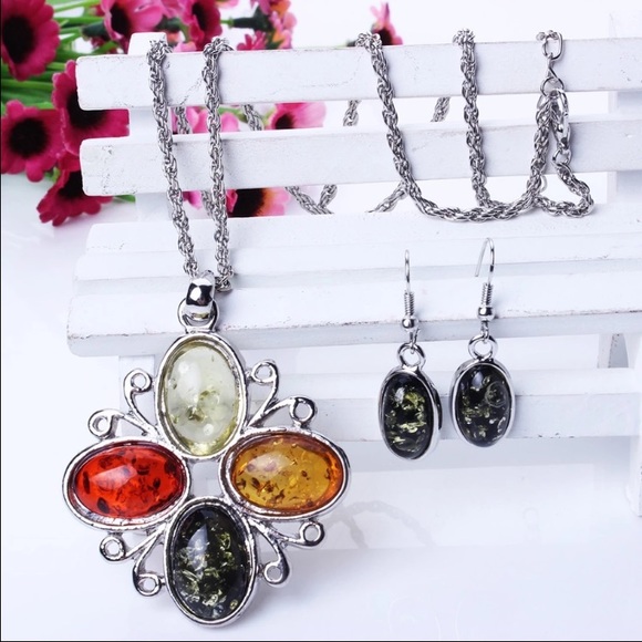 Clover imitation amber set