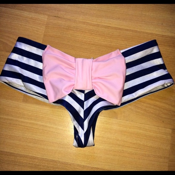 Bow bottoms