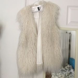 Faux fur vest. "H&M"