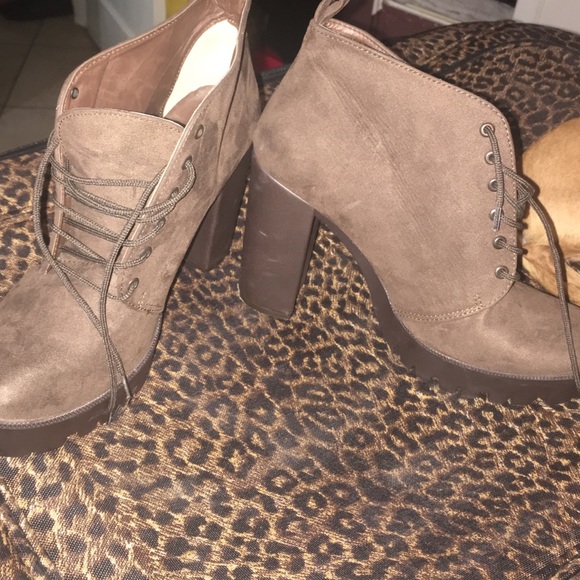 BOOTIES - Picture 2 of 3