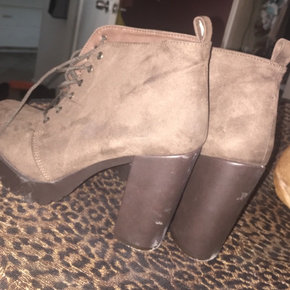 BOOTIES - Picture 3 of 3