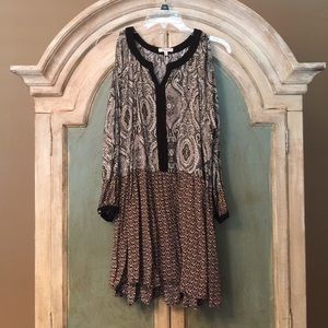 Peekaboo shoulder tunic
