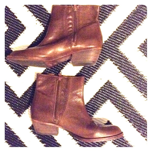 BROWN LEATHER SHORT BOOT