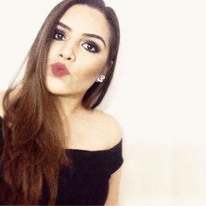 Meet your Posher, Desiree