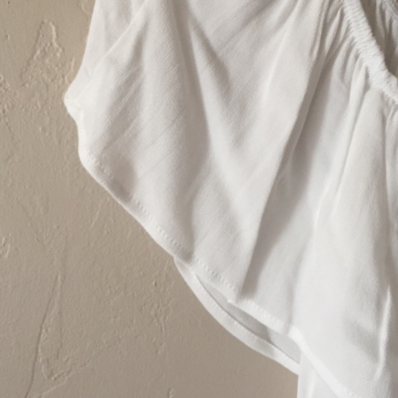 Last 1 // White Off Shoulder Festival Top - Picture 3 of 3