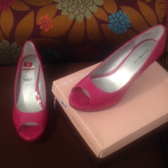 HOT PINK BANDOLINO PEEP TOE HEELS