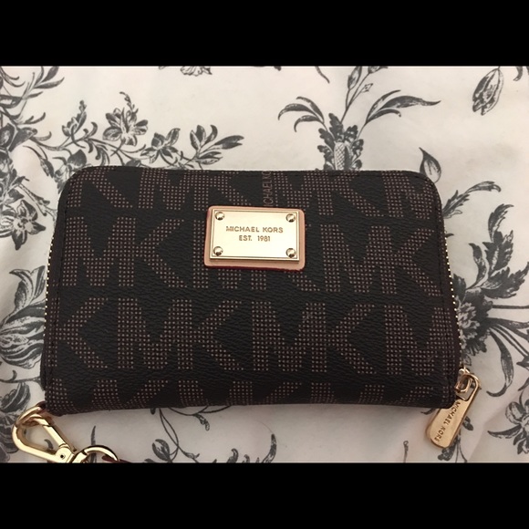 Authentic Michael Kors Monogram Wallet/Wristlet