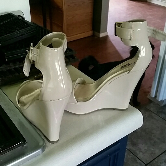 Shoes - Picture 2 of 4