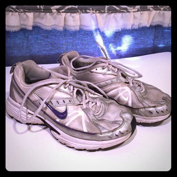 Nike sneakers (7.5)