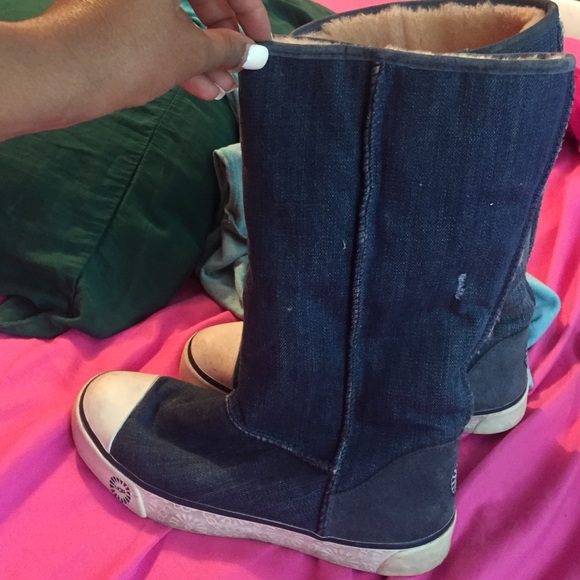 Ugg Jean boots perfect condition - Picture 2 of 3