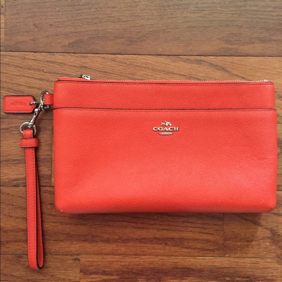 🌺 Orange Coach Wristlet
