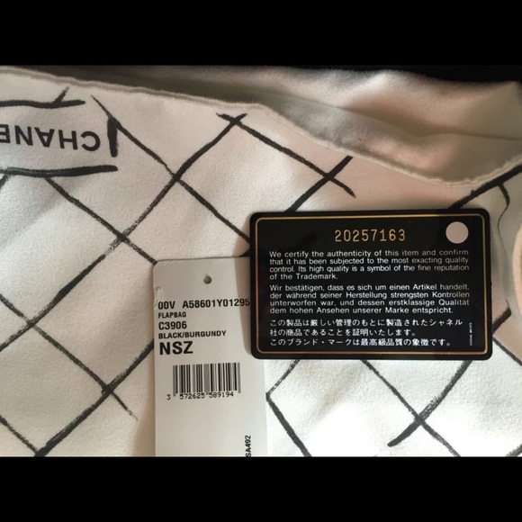 Chanel double flap maxi with gold hardware - Picture 4 of 4