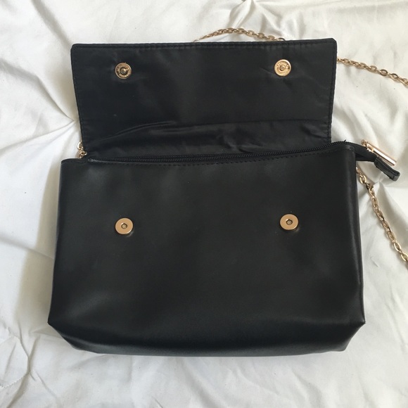 Black cross body - Picture 2 of 3