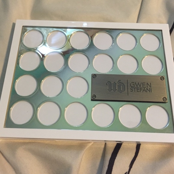 Bran new Urban decay Gwen stefani blush palette