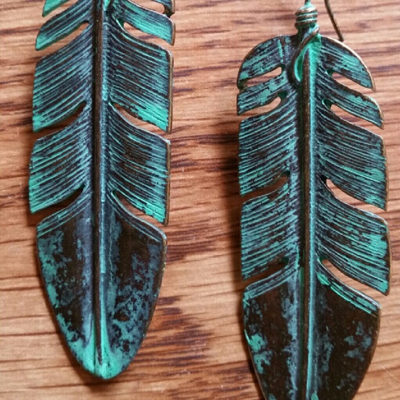 *****SOLD******Boutique feather earrings