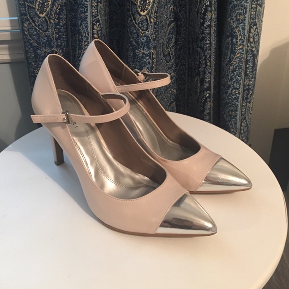 Tahari Sabrina Cap Toe Heels - Picture 1 of 2