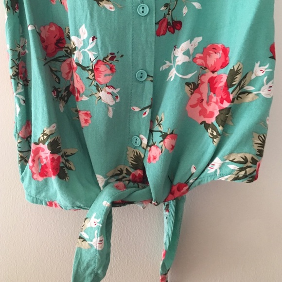 Rose Buttoned Tank Top - Picture 1 of 3