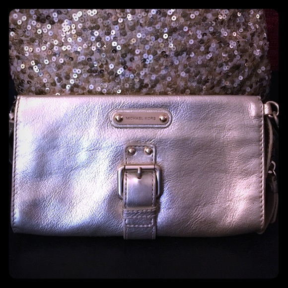💥FINAL sale💥  Gold Michael Kors wristlet/purse