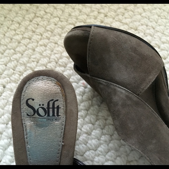 Sofft Suede Sandals - Picture 4 of 4