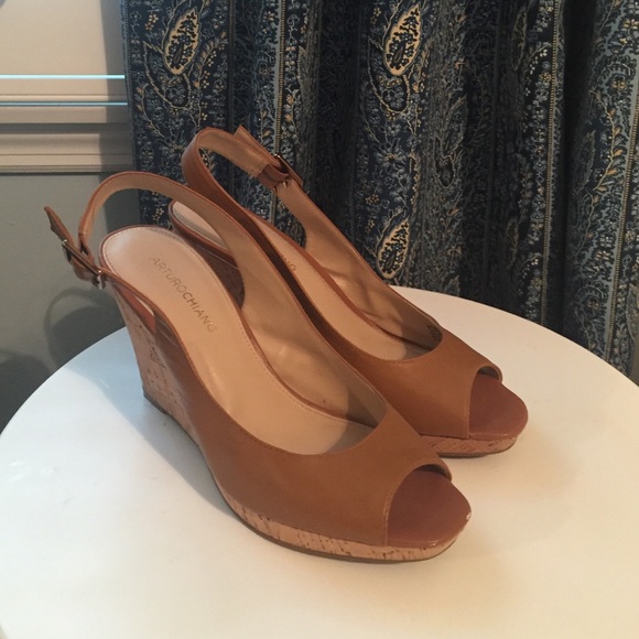 Arturo Chiang Wedges - Picture 1 of 2
