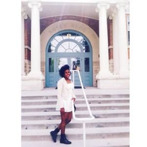 Meet your Posher, Larissa
