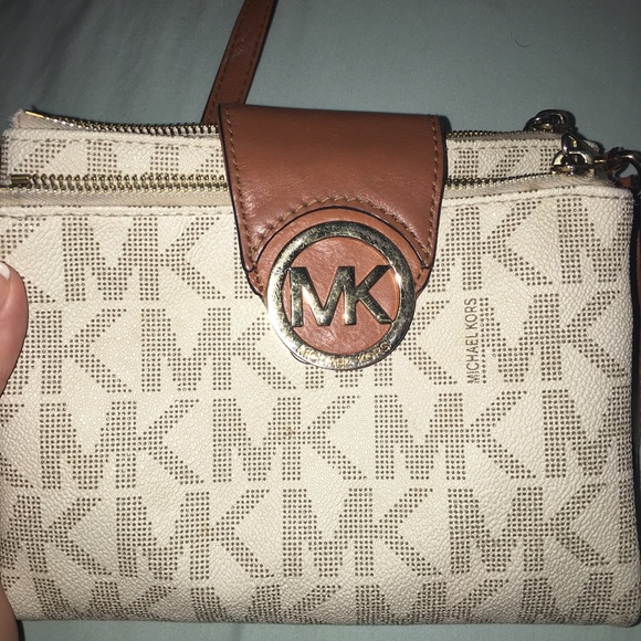 Michael Kors cross body!
