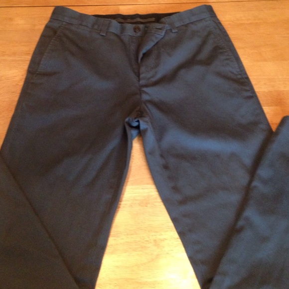Men's Eddie Bauer slack. Wrinkle-free