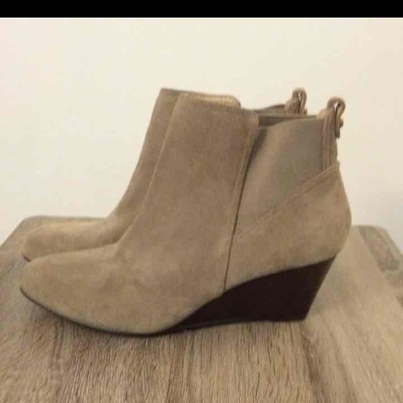 BCBG Tan Suede wedge Booties size 8.5
