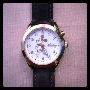 S A L E ⚠️ Vintage Mickey Mouse watch NWOT