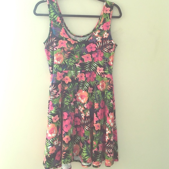 Dresses & Skirts - Floral dress