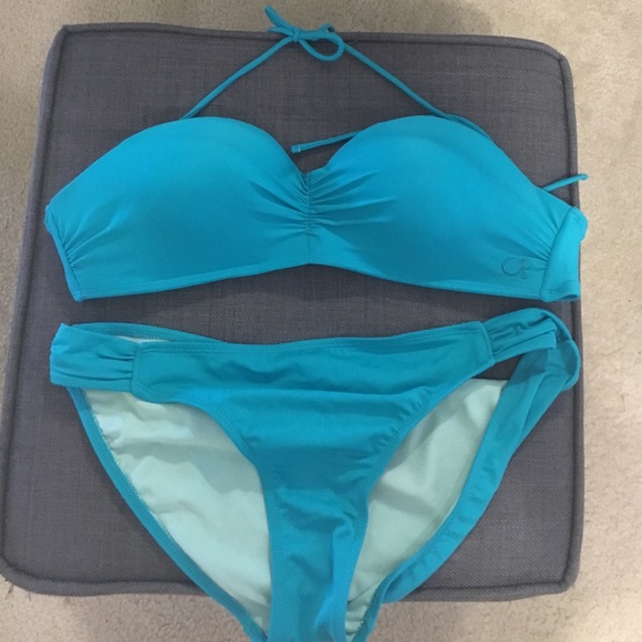 Blue halter bikini// OPI size: L