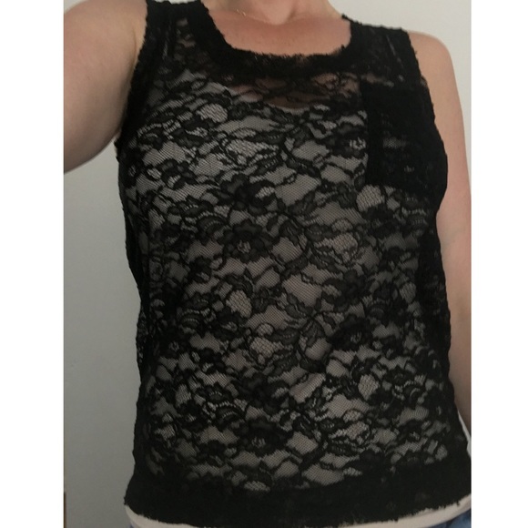 Jet lace pocket tank.