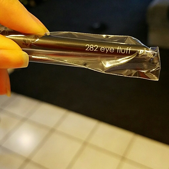 Makeup brushes - Picture 3 of 3