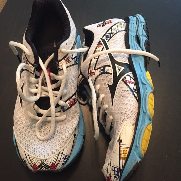 Mizuno Wave Inspire 10 Running Shoe Size 7
