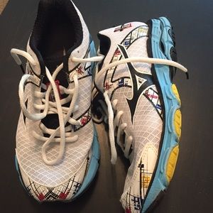 Mizuno Wave Inspire 10 Running Shoe Size 7