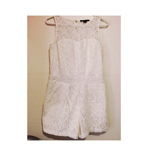 💕Lace romper!!