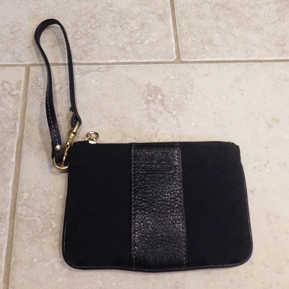 Coach Handbags - Coach Wristlet
