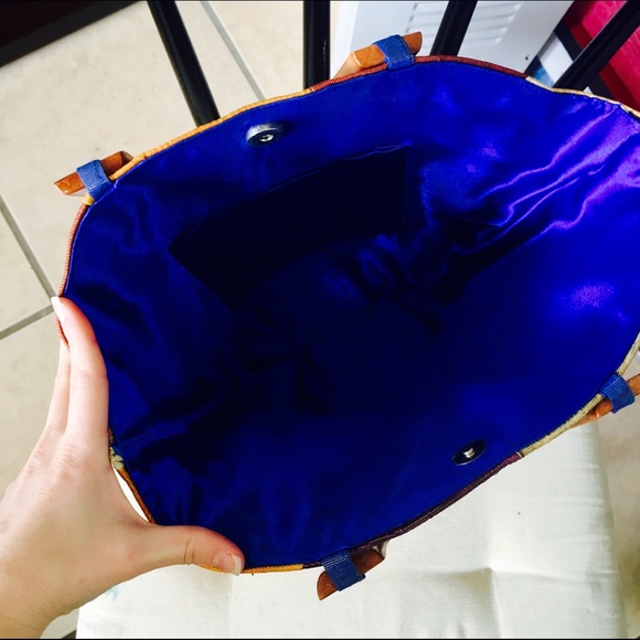 New Boutique Sequined Flowers Purse - Picture 2 of 4