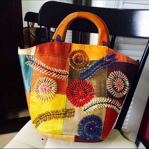 New Boutique Sequined Flowers Purse - Picture 4 of 4