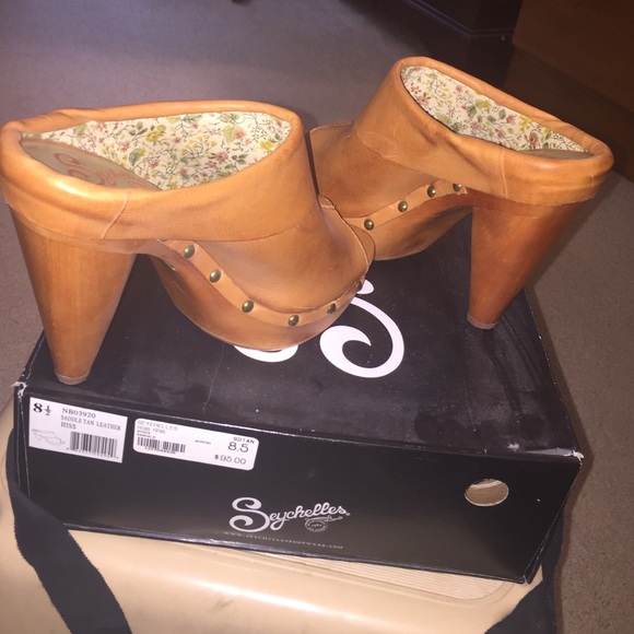 Seychelles tan leather heels size 8.5